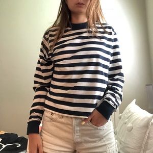 BRANDY MELVILLE cropped long sleeve